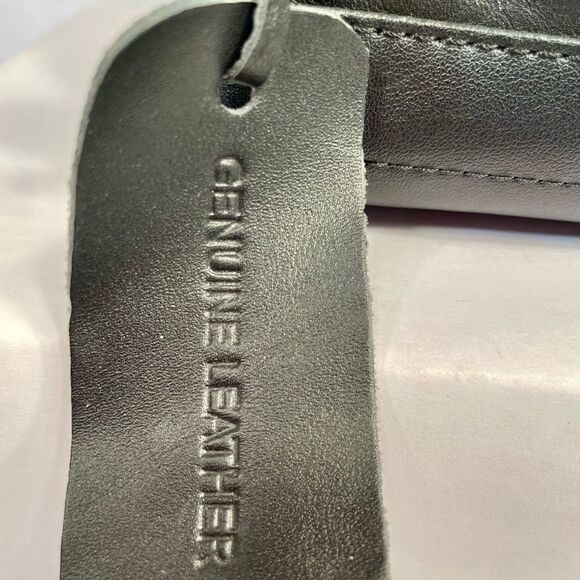 BLACK LEATHER TOILETRY CASE BY KENNETH COLE - Picture 4 of 5